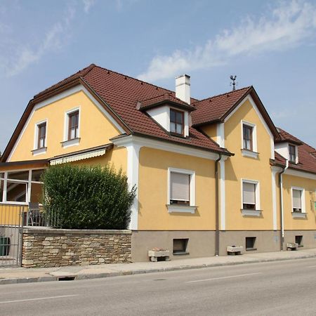 Gaestehaus Fischer Rohrendorf Bed & Breakfast Rohrendorf bei Krems Luaran gambar